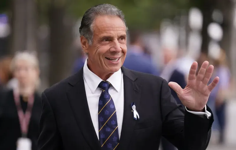 A mansion chess piece crosses a moat of cash, linking Cuomo’s estate purchase with his return to politics.
