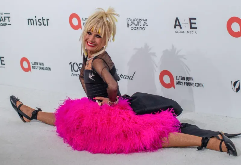 A pink luxury house on a severed price tag retreats behind a curtain, symbolizing Betsey Johnson's withdrawn listing.