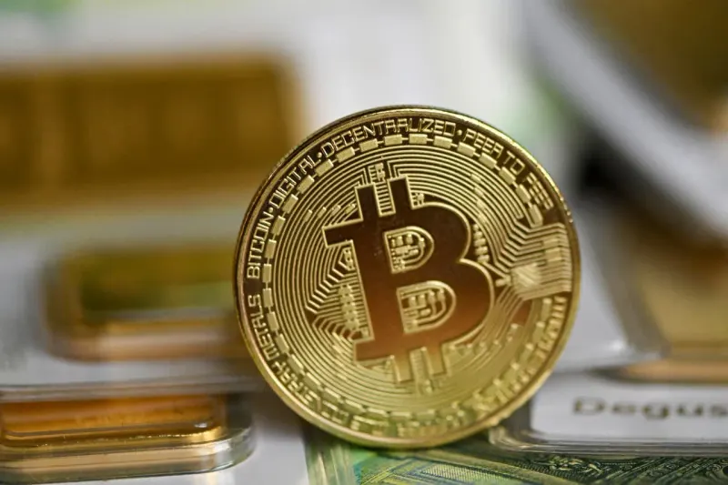 A golden staircase crosses above a tangled dark track, symbolizing Bitcoin’s shift into a bullish uptrend.
