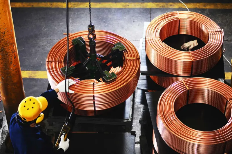 A glowing copper wire bridges bond-market uncertainty and tariff barriers as circuit patterns suggest AI demand.