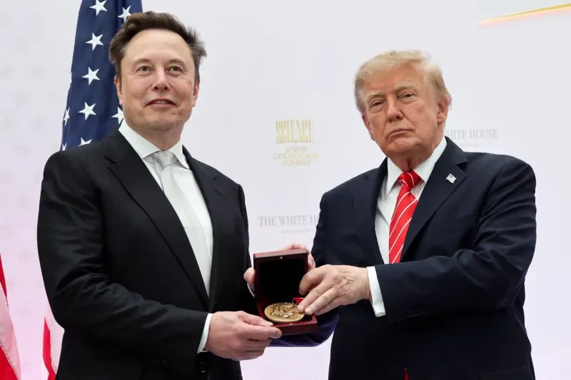 A rocket-shaped piñata holds one paper share above empty buckets, symbolizing Musk's questioned SpaceX promise.