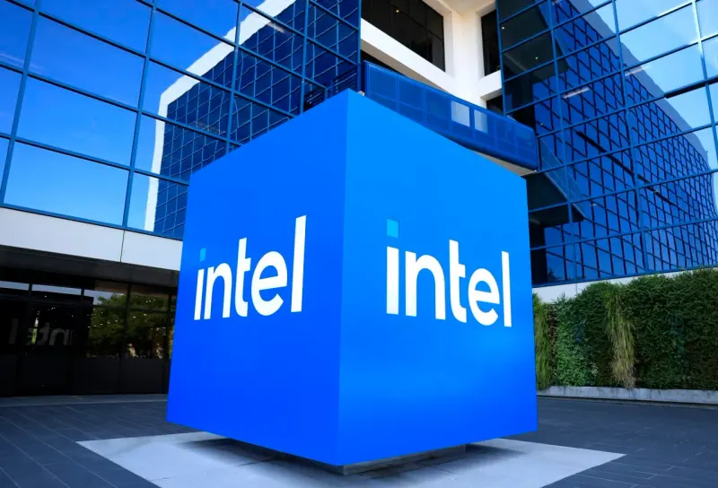 A half-built silicon bridge links processor and memory chips over a U.S. silhouette, symbolizing the potential partnership.