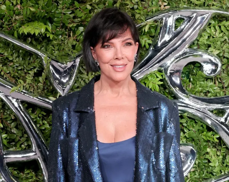 A luxury mansion swings between an open gate and a closed vault, symbolizing Jenner’s uncertainty over selling.