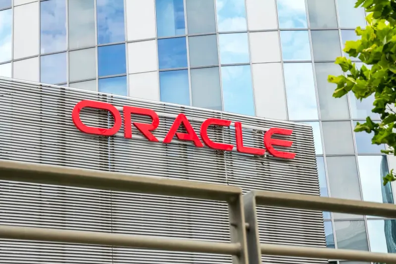 A classical column balanced on a rebounding coil symbolizes Oracle’s dependence on OpenAI’s renewed momentum.
