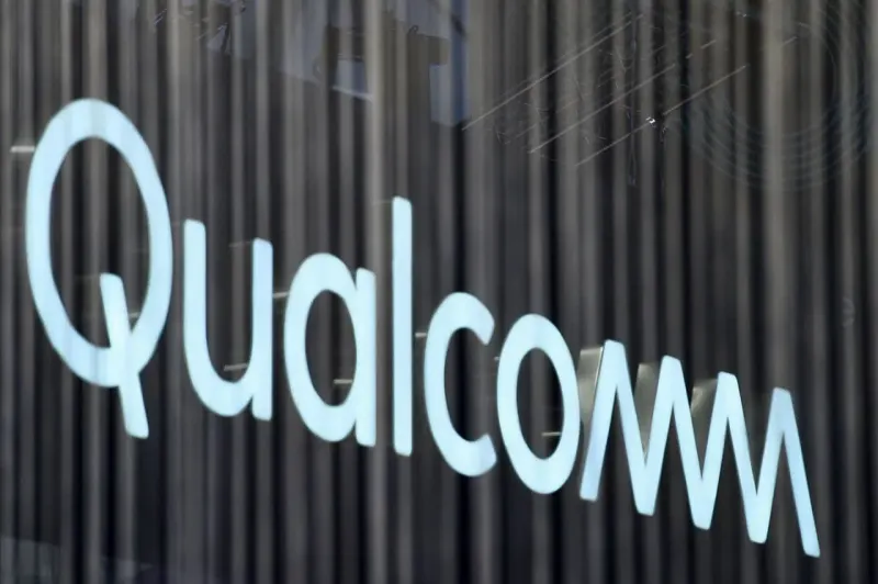 A lagging microchip gains a cloud-shaped rocket boost, reflecting Qualcomm’s Amazon projects after sector underperformance.
