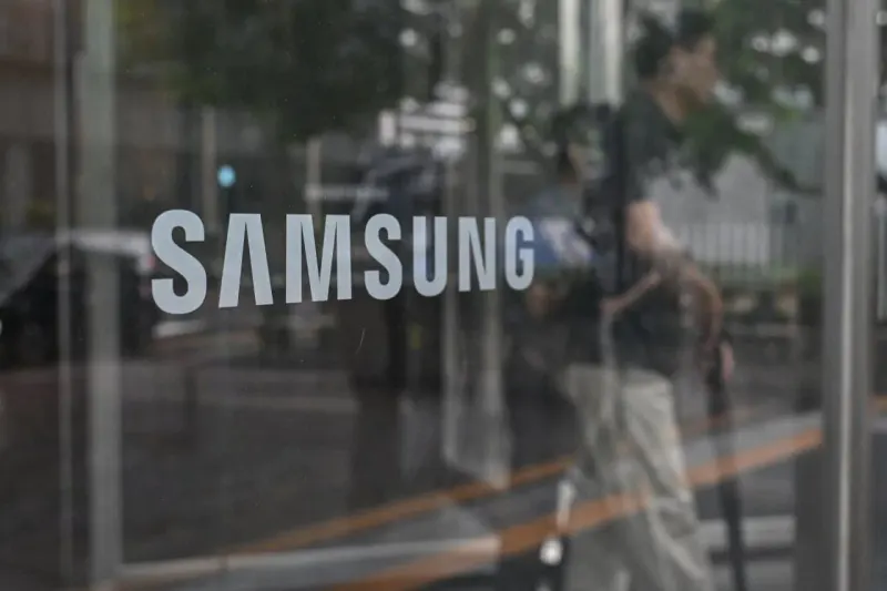 A gift-wrapped memory chip becomes an anchor dragging other chips lower after Samsung’s return plan.