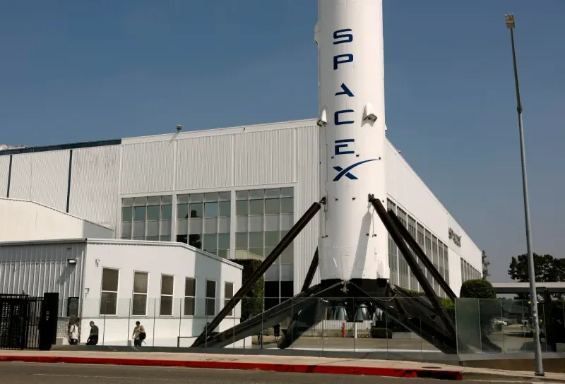 A silver rocket balances between a burning fuse and a rooted oak, symbolizing agreement across short and long horizons.