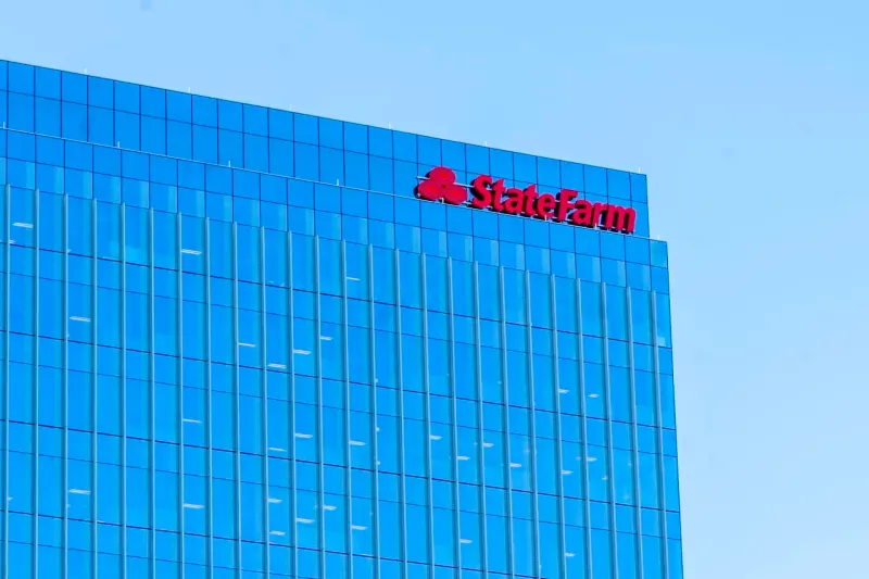 A car-shaped piggy bank releases coins toward many keys, symbolizing State Farm’s policyholder dividend.
