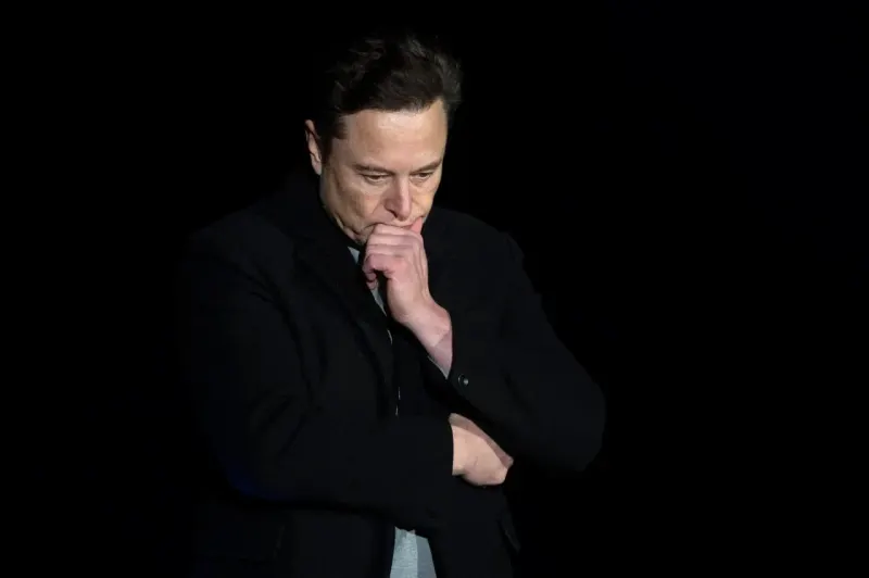 An unfinished zipper joining an electric car and rocket tilts downward, symbolizing merger uncertainty and Tesla’s fall.