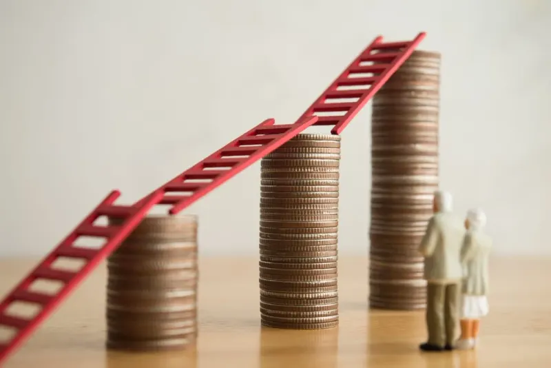A bond ladder rises above turbulent market waves toward a stable platform, symbolizing guaranteed retirement income.